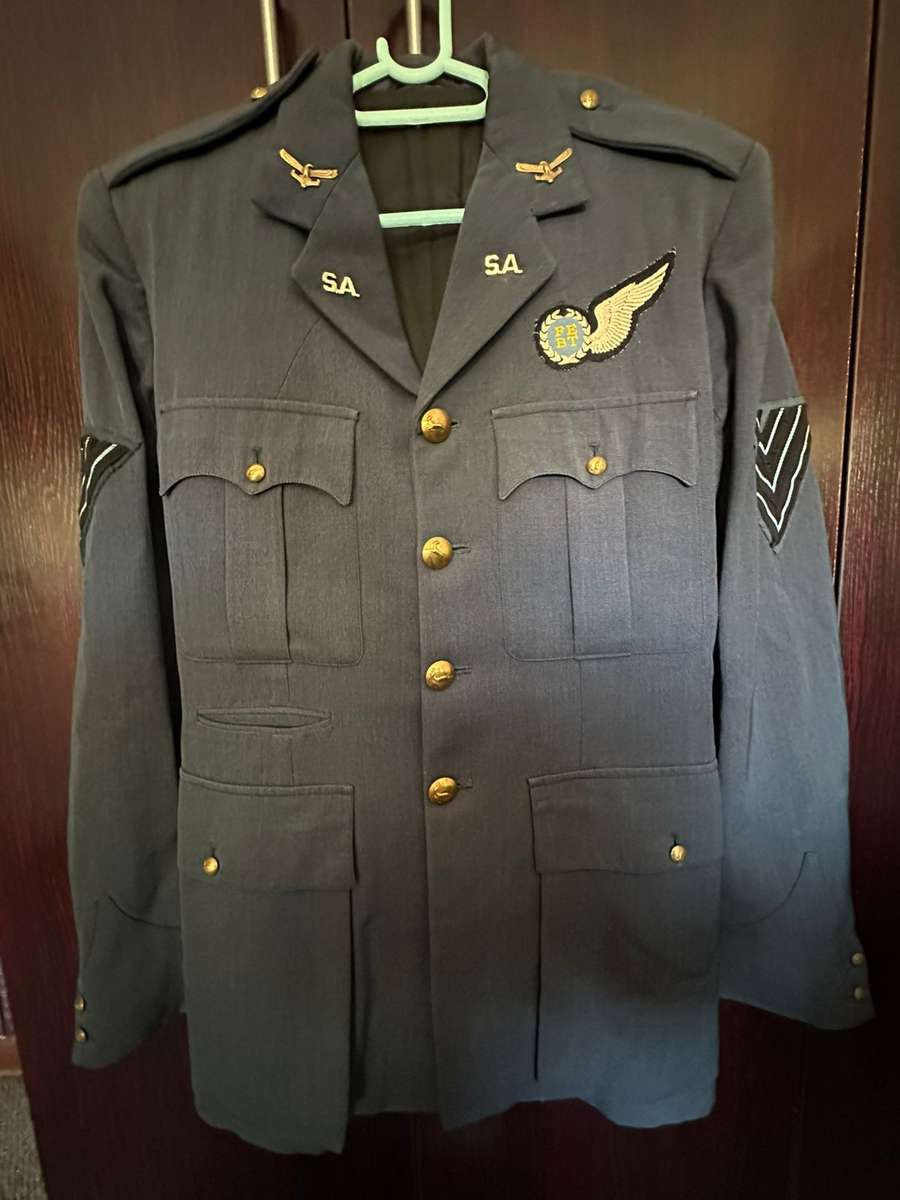 SAAF FLIGHT ENGINEERS UNIFORM COMPLETE ,JACKET WITH TROUSERS-TROUSERS A SIZE 32-PIPE LENGTH 78CM-JA