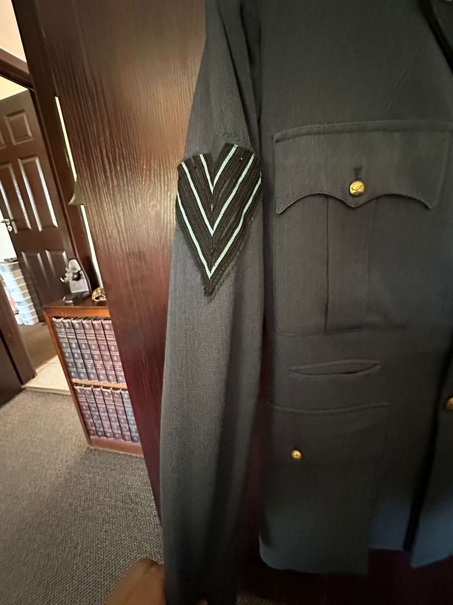 SAAF FLIGHT ENGINEERS UNIFORM COMPLETE ,JACKET WITH TROUSERS-TROUSERS A SIZE 32-PIPE LENGTH 78CM-JA