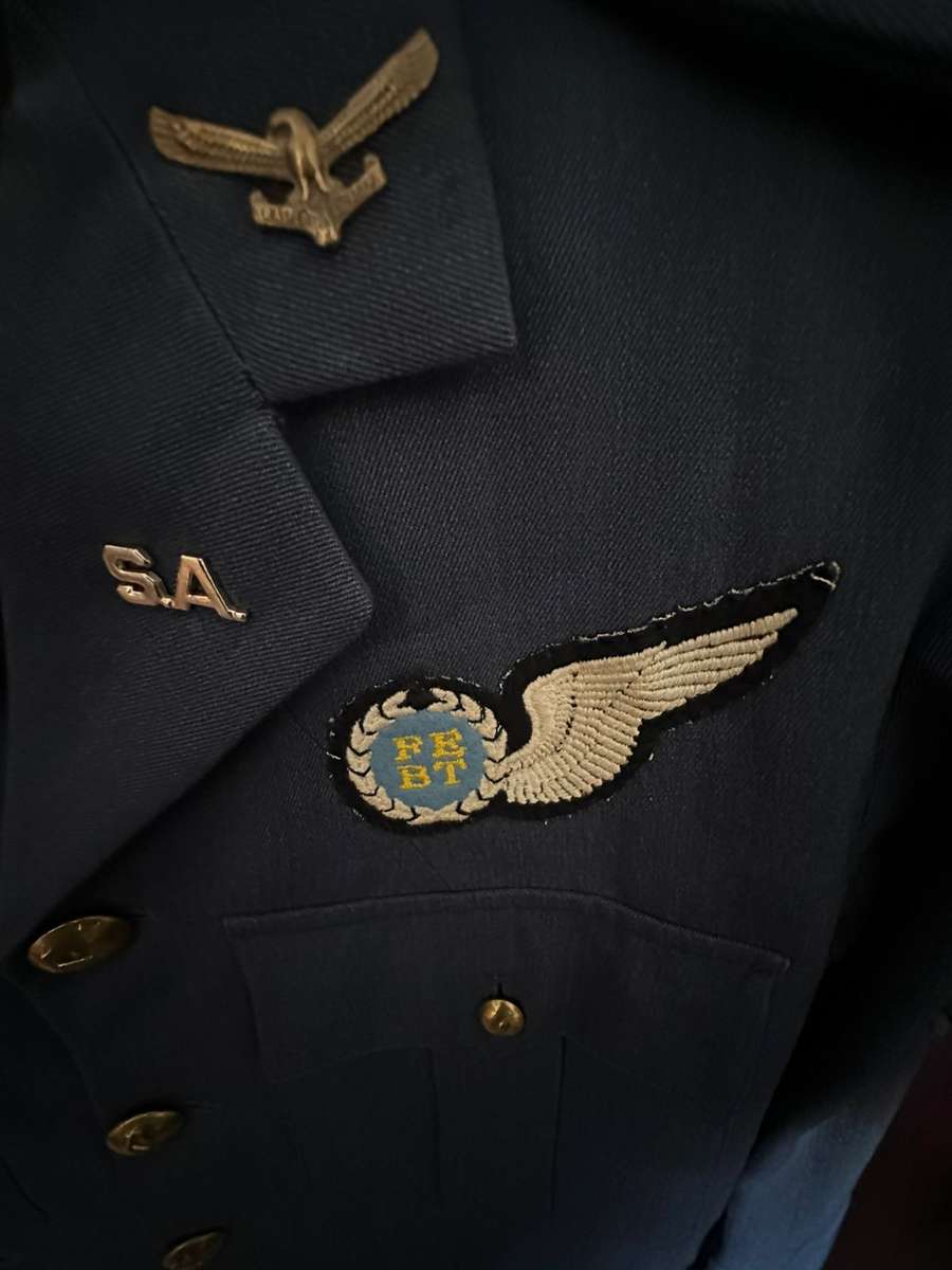 SAAF FLIGHT ENGINEERS UNIFORM COMPLETE ,JACKET WITH TROUSERS-TROUSERS A SIZE 32-PIPE LENGTH 78CM-JA