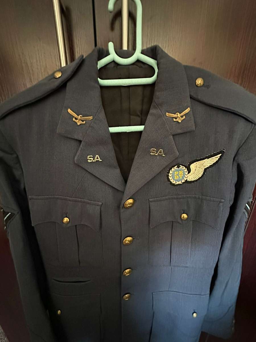 SAAF FLIGHT ENGINEERS UNIFORM COMPLETE ,JACKET WITH TROUSERS-TROUSERS A SIZE 32-PIPE LENGTH 78CM-JA