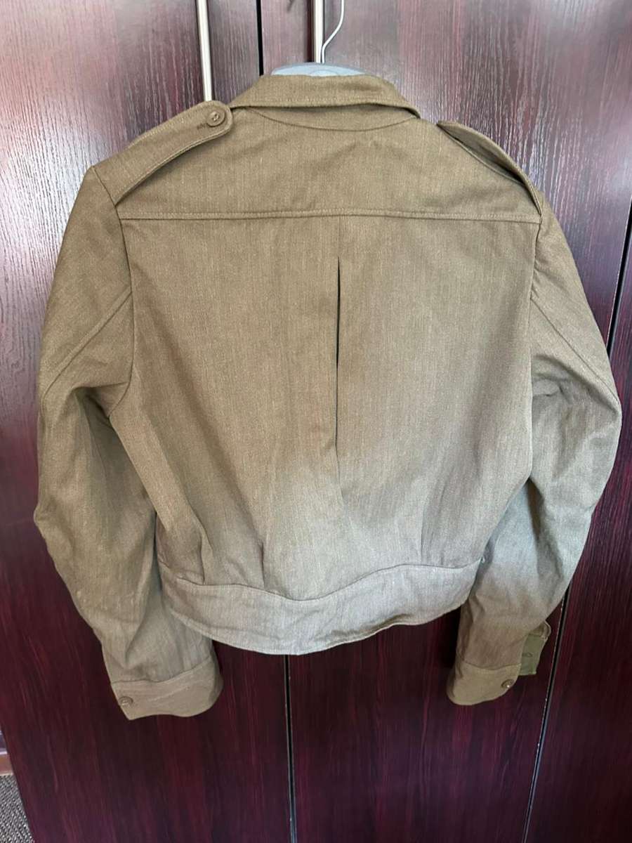 BUNNY JACKET,NEEDS SMALL REPAIR ON SLEEVE OTHERWISE GOOD-SIZE MEDIUM-MEASURES 50 CM ARMPIT TO ARMPIT