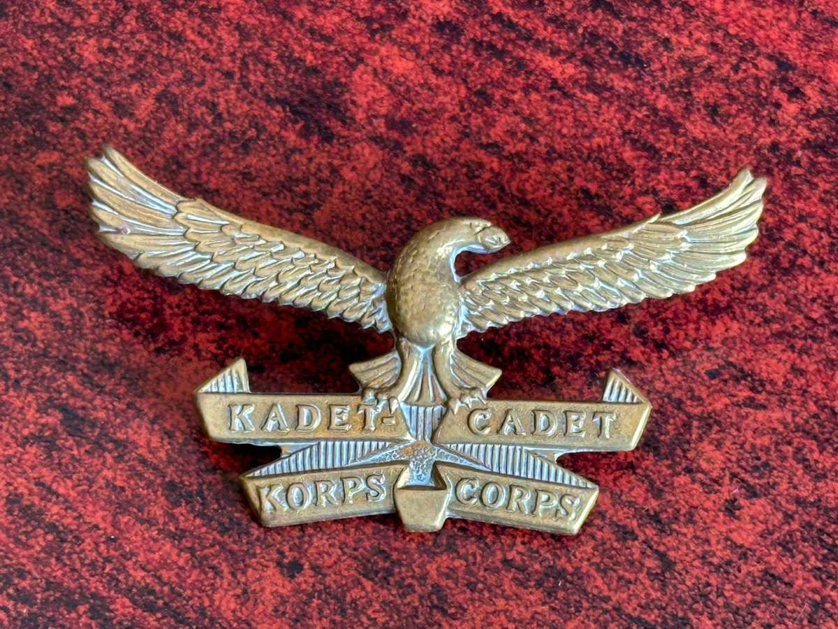 CADET CORPS CAP BADGE-1960'S-70'S- 2X SCREW LUGS