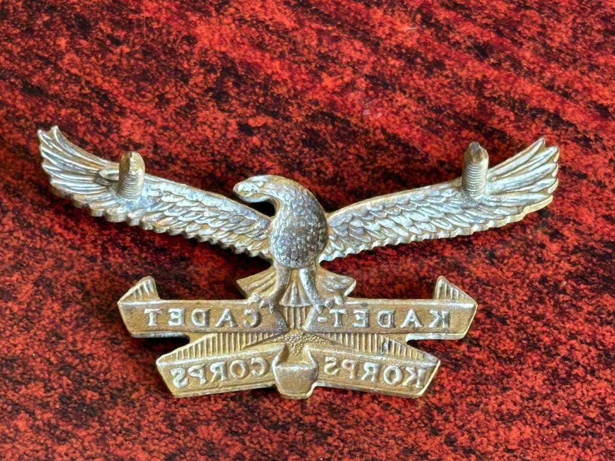 CADET CORPS CAP BADGE-1960'S-70'S- 2X SCREW LUGS