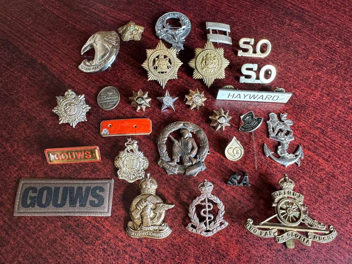 MIXED LOT OF BADGES- 27 IN TOTAL