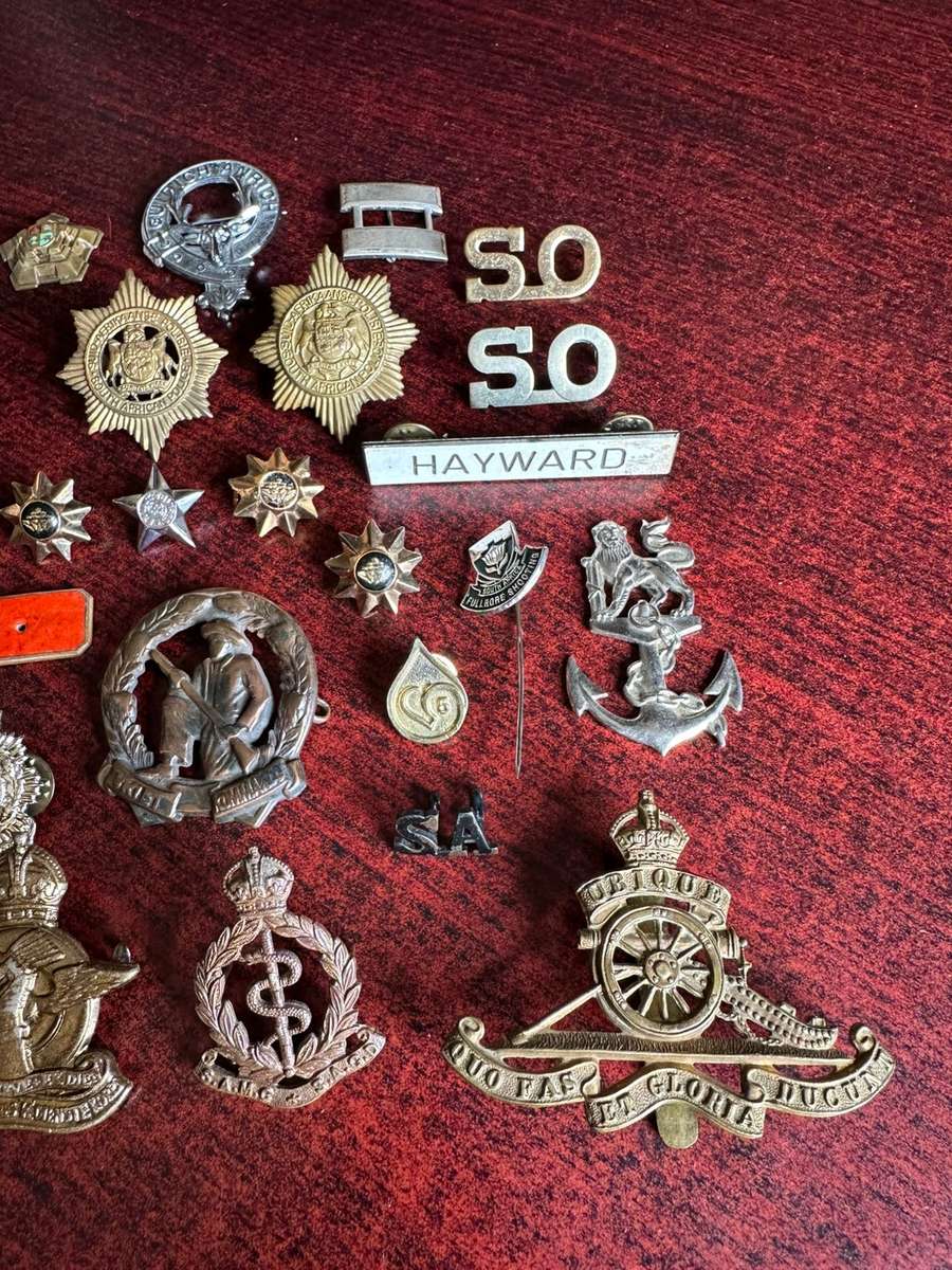 MIXED LOT OF BADGES- 27 IN TOTAL