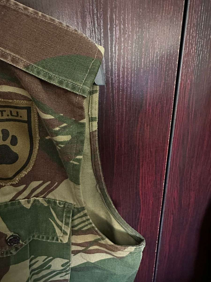 RHODESIAN CAMO SLEEVELESS SHIRT -PROPER STITCHING TO CONVERT-SIZE X LARGE-MEASURES 60CM ARMPIT TO AR