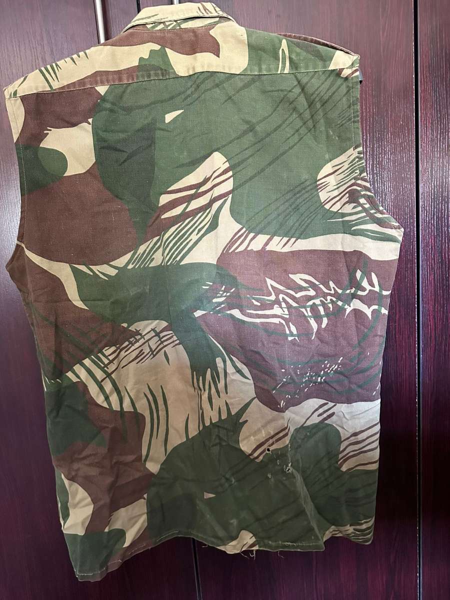RHODESIAN CAMO SLEEVELESS SHIRT -PROPER STITCHING TO CONVERT-SIZE X LARGE-MEASURES 60CM ARMPIT TO AR