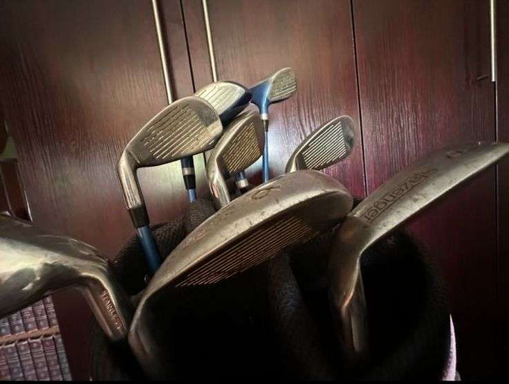 SLAZENGER LADIES SET-COMPLETE SETS-ONLY NEEDS SAND WEDGE AND 5 DRIVER NEEDS A NEW SHAFT-FOLLOWING 3