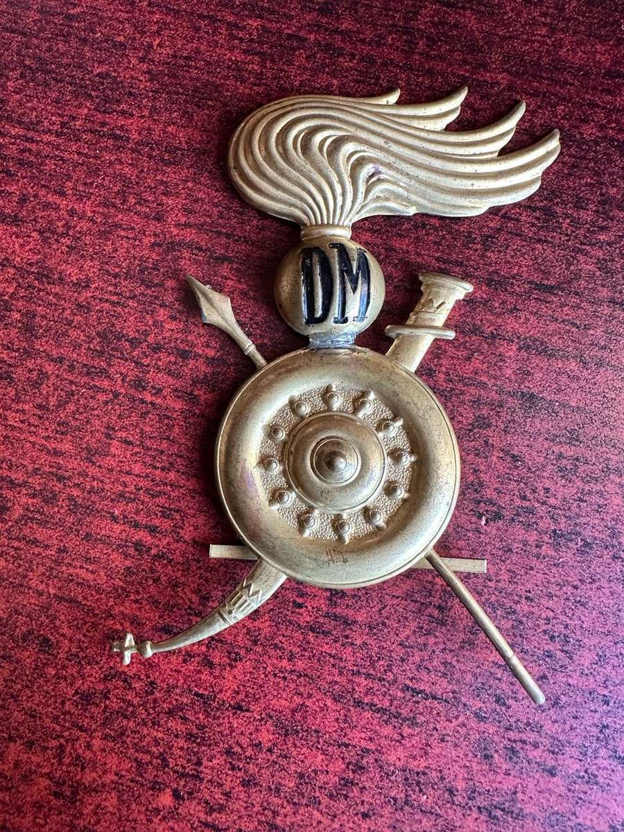 VERY SCARCE WW2 ITALIAN ROYAL ARMY ASCARI TARBUSH HAT BADGE-THE BADGE ARE VERY FRAGILE AND THIS NEED