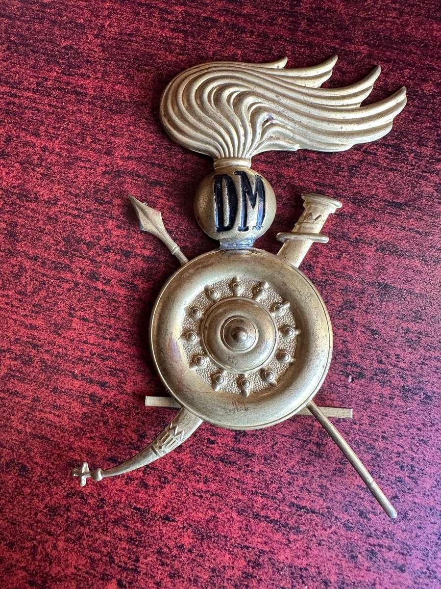 VERY SCARCE WW2 ITALIAN ROYAL ARMY ASCARI TARBUSH HAT BADGE-THE BADGE ARE VERY FRAGILE AND THIS NEED