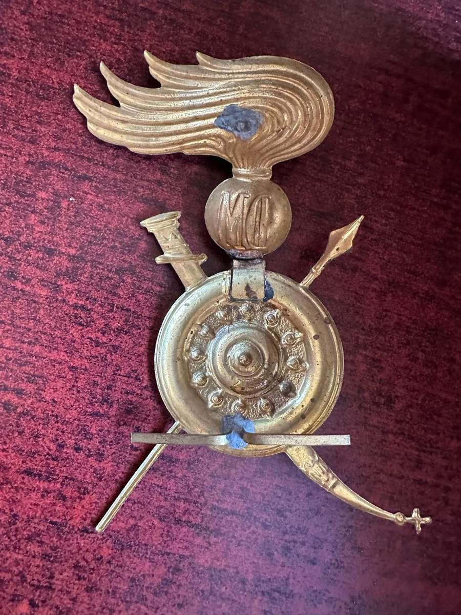 VERY SCARCE WW2 ITALIAN ROYAL ARMY ASCARI TARBUSH HAT BADGE-THE BADGE ARE VERY FRAGILE AND THIS NEED