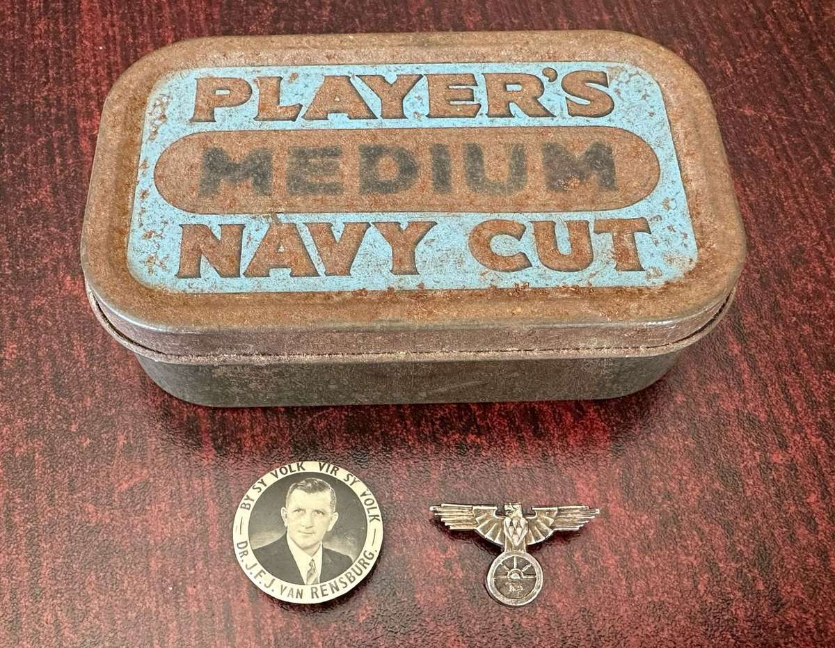 2X OSSEWABRANDWAG BADGES-SOLD WITH THE TIN ,THEY CAME