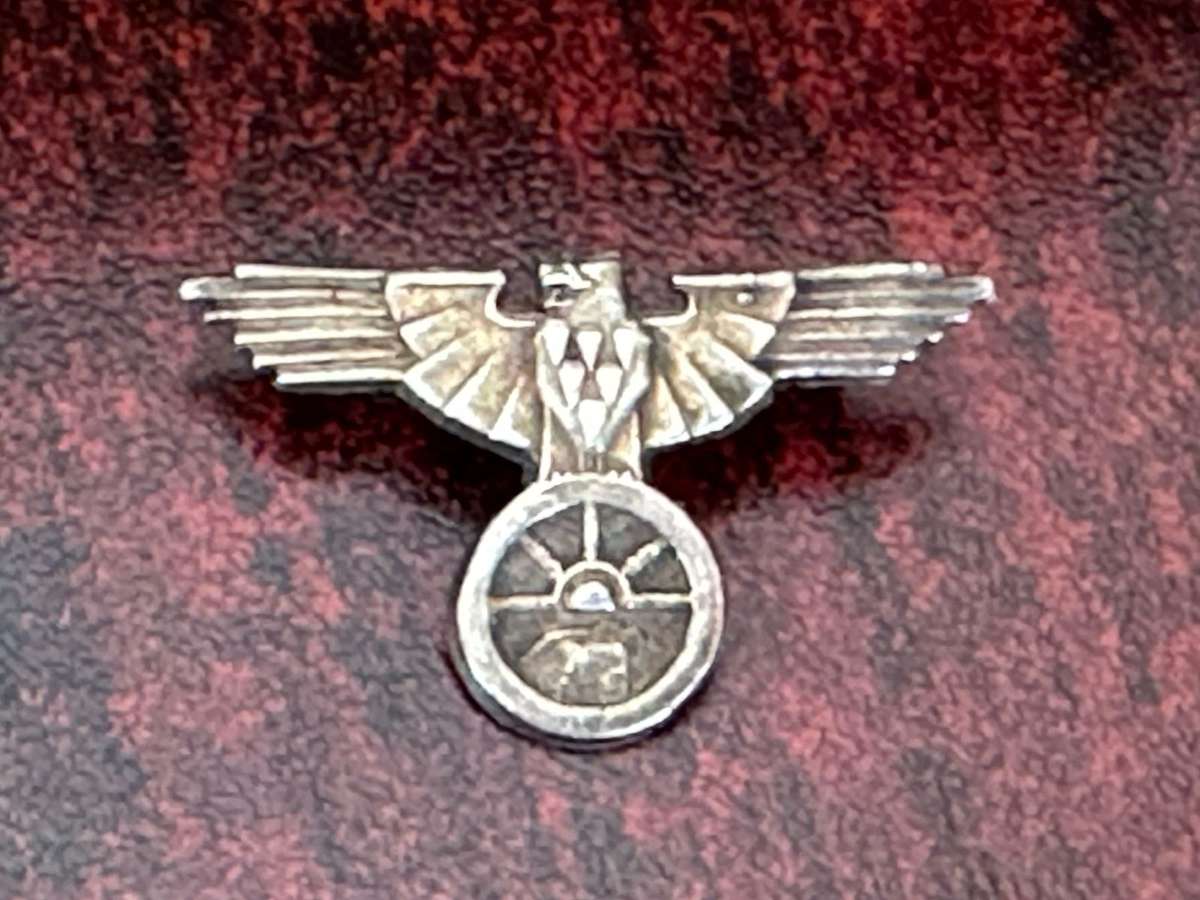 2X OSSEWABRANDWAG BADGES-SOLD WITH THE TIN ,THEY CAME