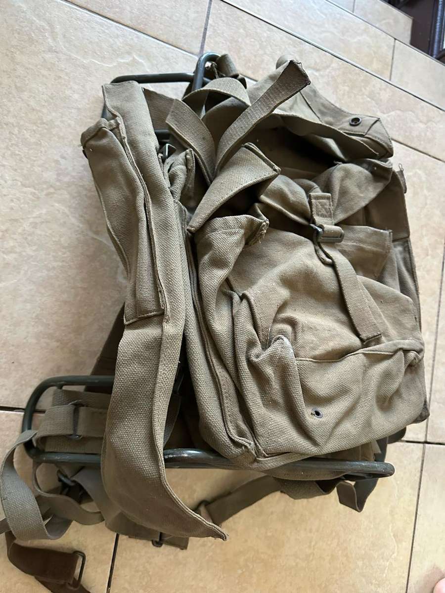 SADF PATTERN 73 RADIO BAG WITH METAL FRAME IN GOOD AND COMPLETE CONDITION-A 53/B-57 MANPACK RADIO IN
