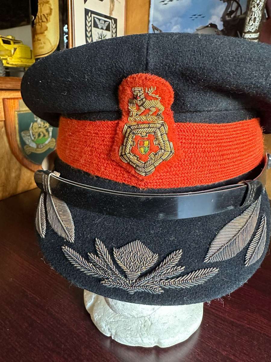 SADF SENIOR OFFICERS BLACK PEAK CAP FOR UNDRESS BLUES-GOOD CONDITION