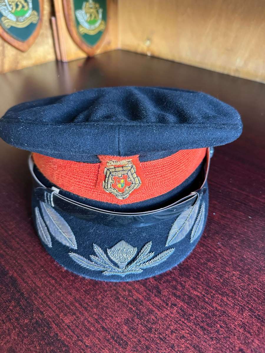 SADF SENIOR OFFICERS BLACK PEAK CAP FOR UNDRESS BLUES-GOOD CONDITION
