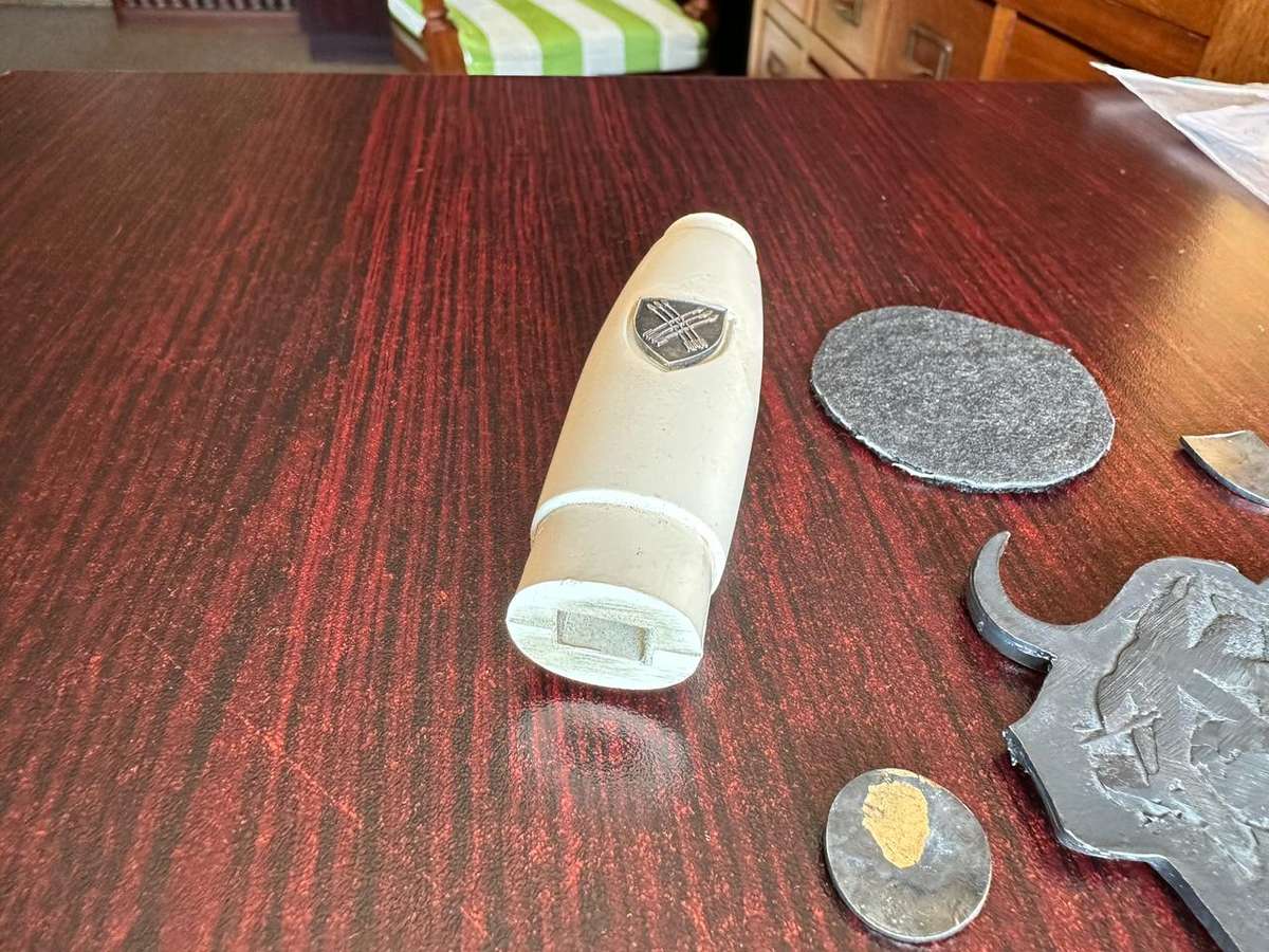 SELECTION OF 32 BATTALION ITEMS