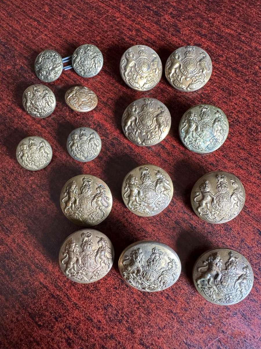BRITISH GENERAL SERVICE TUNIC BUTTONS-DIAMETER 15 AND 28 MM