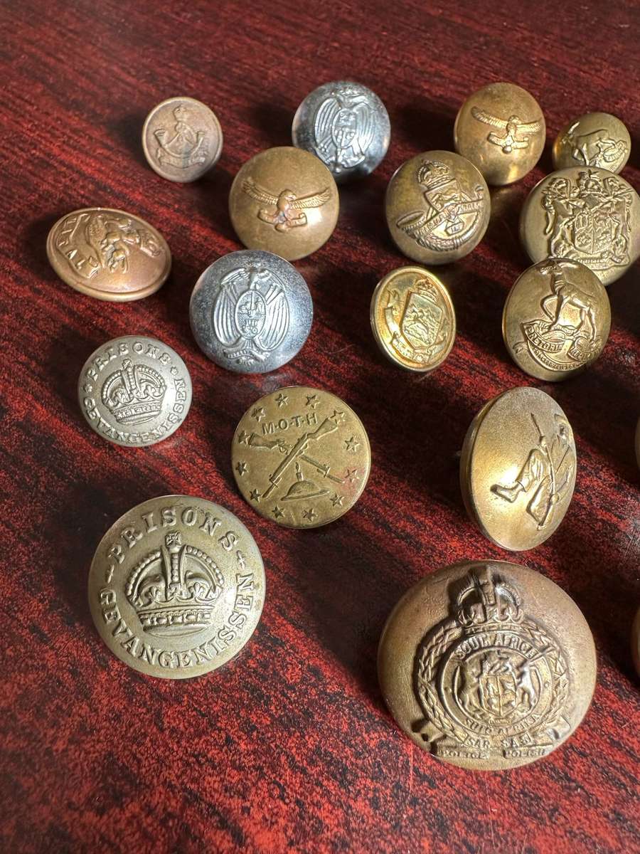 SA MIXED LOT -TUNIC BUTTONS