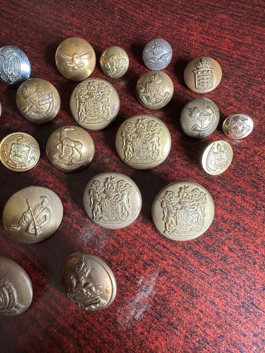 SA MIXED LOT -TUNIC BUTTONS