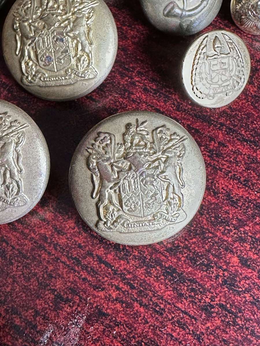 SA MIXED LOT -TUNIC BUTTONS