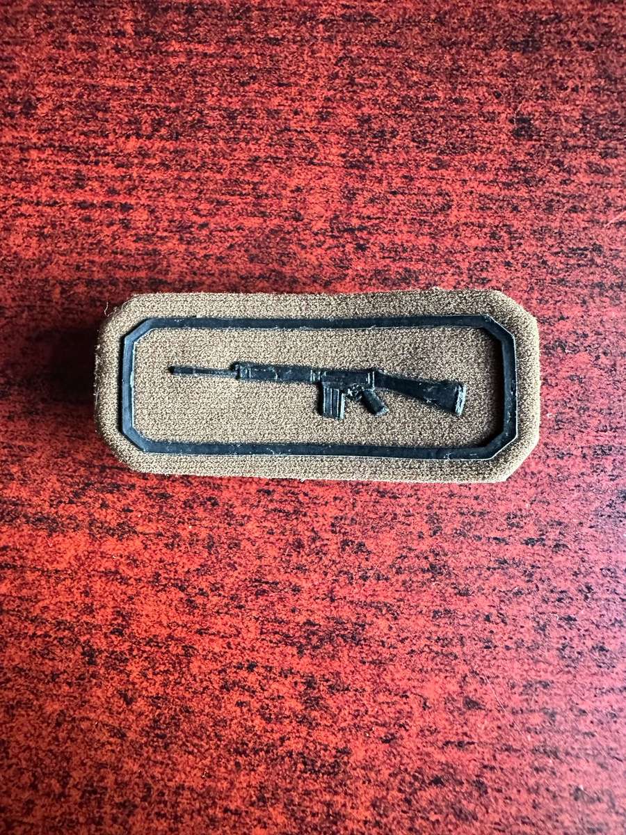 SADF PERIOD EMBOSSED (TUPPER) MARKSMAN BADGE- 2 PINS