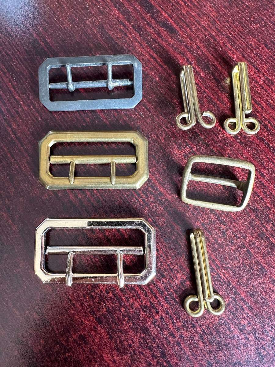 SELECTION OF BELT BUCKLES AND HANGERS