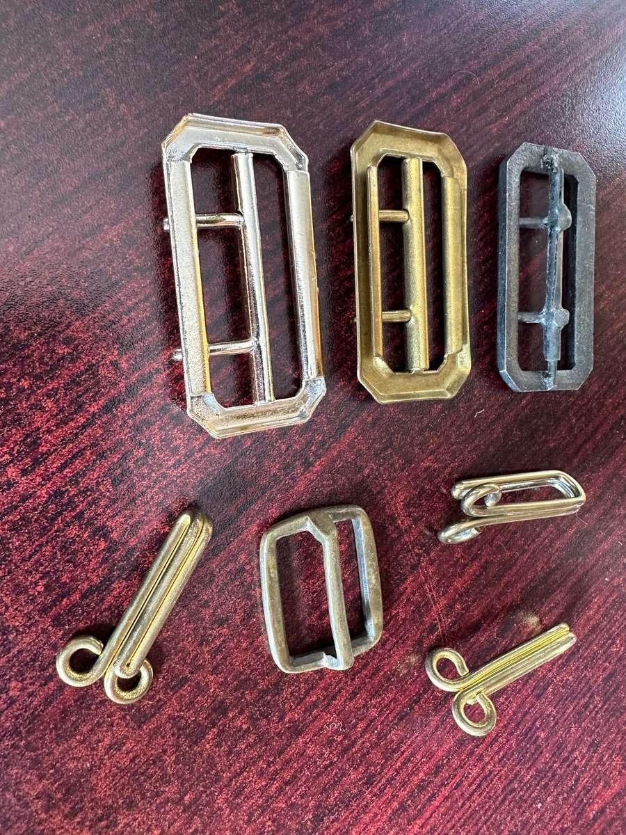 SELECTION OF BELT BUCKLES AND HANGERS