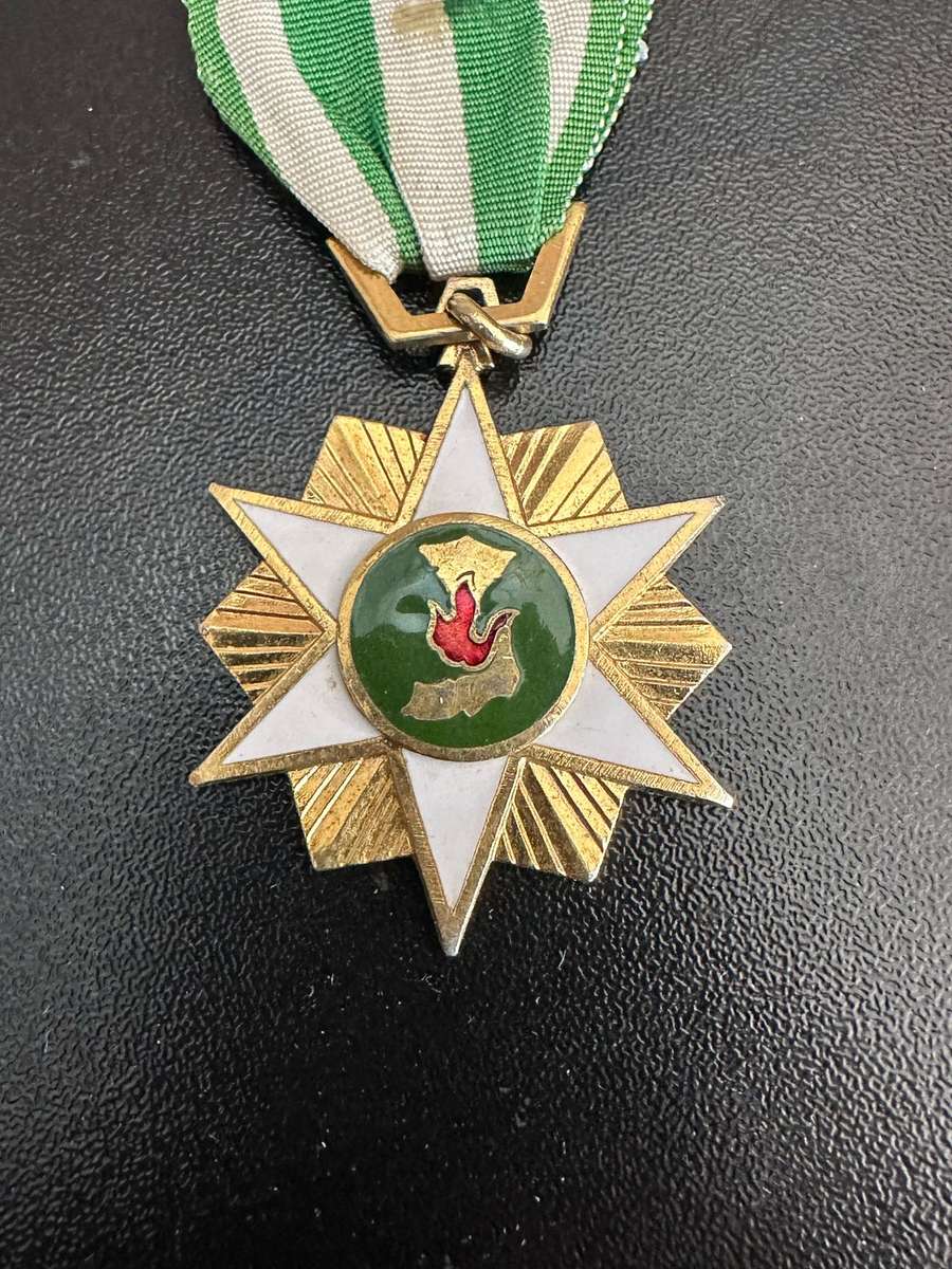 AUSTRALIAN VIETNAM MEDAL(NICKAL-SILVER) AND SOUTH VIETNAM CAMPAIGN MEDAL 1964-BOTH AWARDED TO 671022