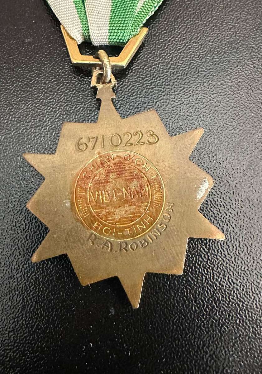 AUSTRALIAN VIETNAM MEDAL(NICKAL-SILVER) AND SOUTH VIETNAM CAMPAIGN MEDAL 1964-BOTH AWARDED TO 671022