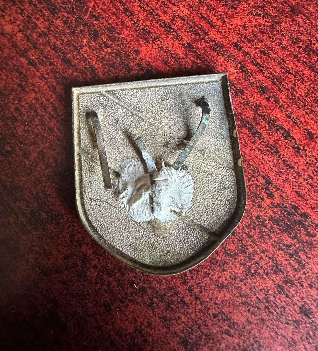 GERMAN TRI COLOUR,WW2 PITH HELMET PLATE- LUGS COMPLETE-ORIGINAL