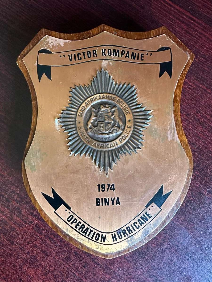 SA POLICE, RHODESIAN PLAQUE FOR OPERATION HURRICANE,DATED 1974