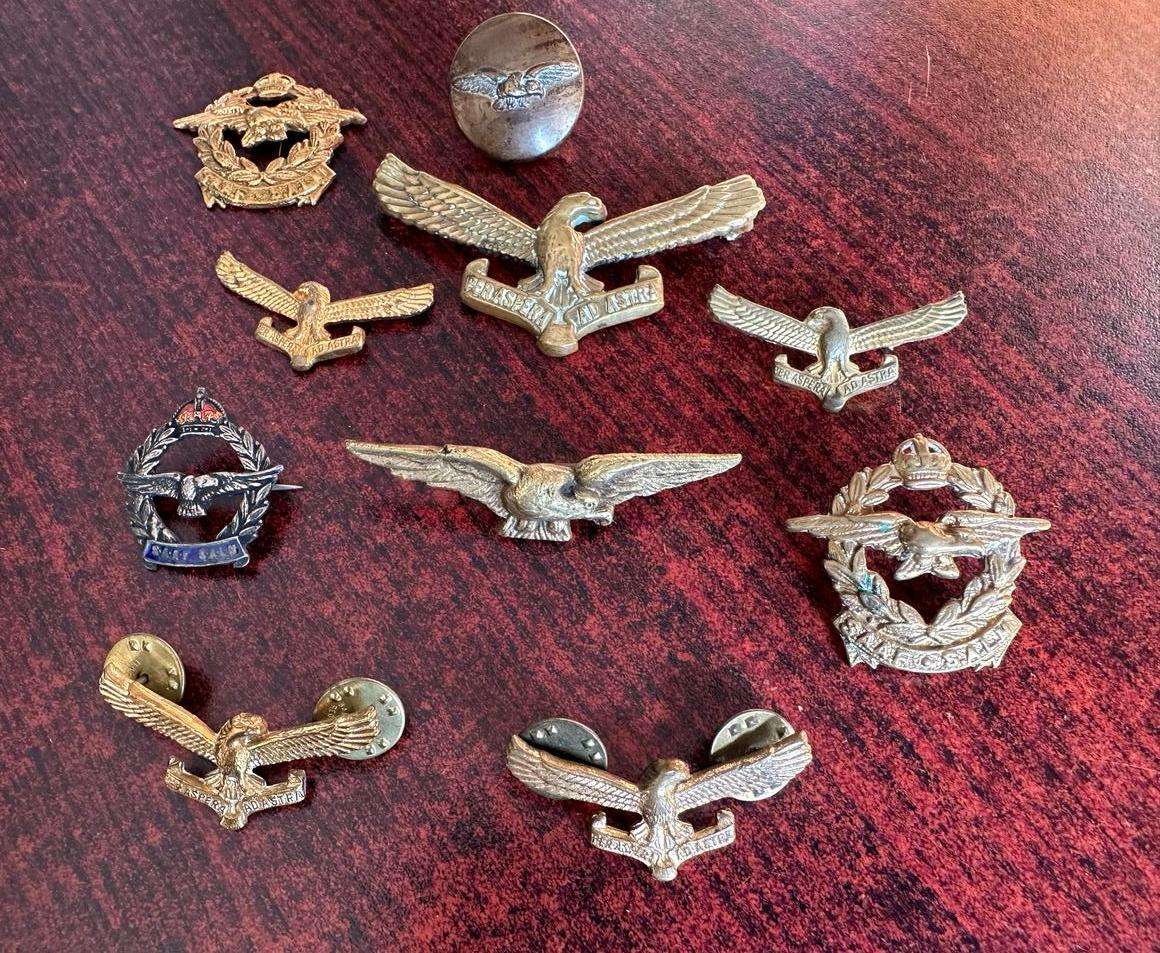 SAAF MIXED LOT OF BADGES AND ONE BUTTON-SOLD TOGETHER