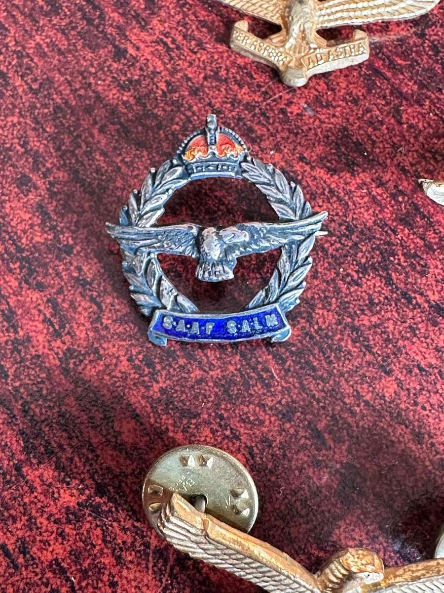 SAAF MIXED LOT OF BADGES AND ONE BUTTON-SOLD TOGETHER