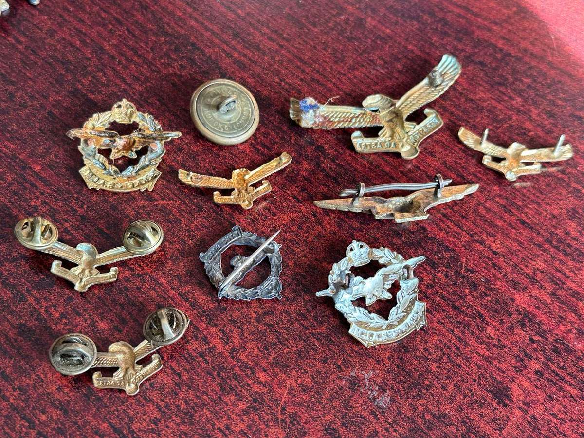 SAAF MIXED LOT OF BADGES AND ONE BUTTON-SOLD TOGETHER