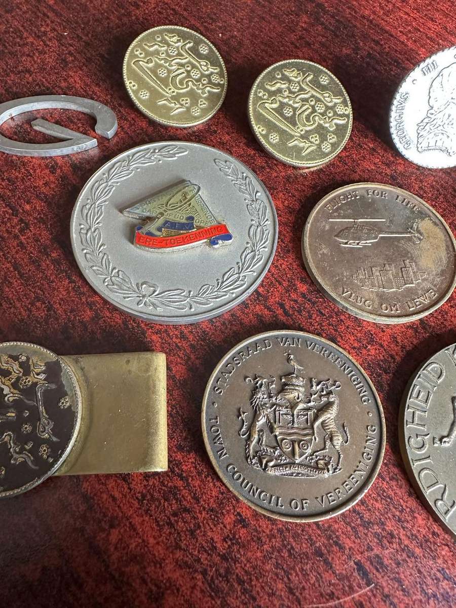 MIXED MEDALLION ETC. LOT