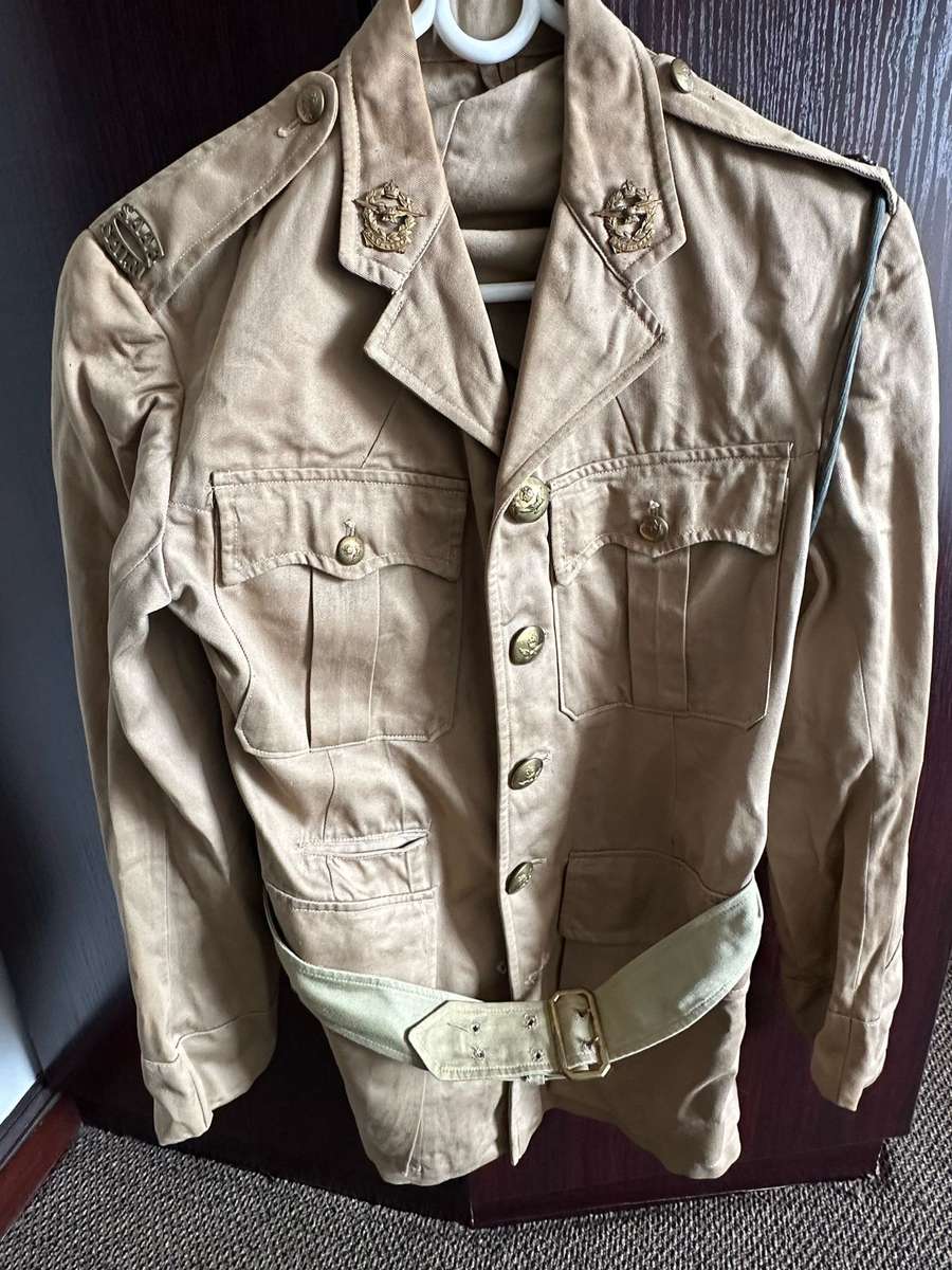 WW2 AIR FORCE UNIFORM,JACKET + TROUSERS BOTH IN VERY GOOD CONDITION: JACKET A SIZE SMALL-MEASURES 45
