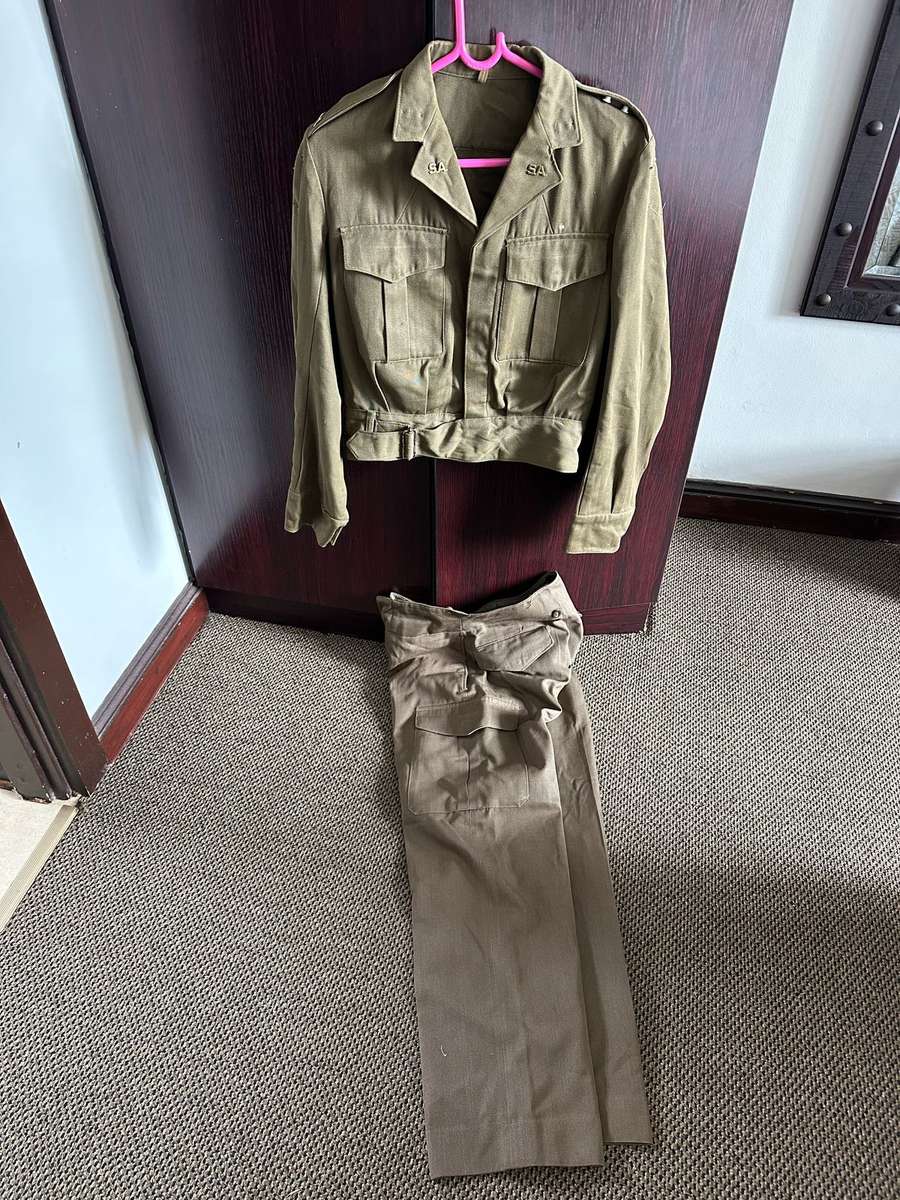 BUNNY JACKET + TROUSERS,JACKET A SIZE MEDIUM-MEASURES 52 CM ARMPIT TO ARMPIT-THE TROUSERS A SIZE 30,