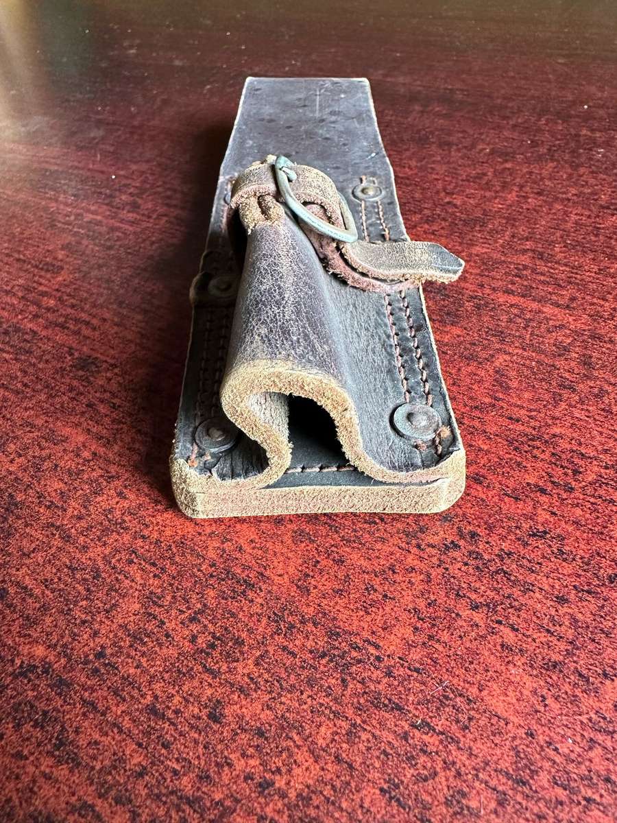 SA LEATHER FROG FOR THE NO 1 BAYONET A VARIANT WITH NARROWER BELT LOOP