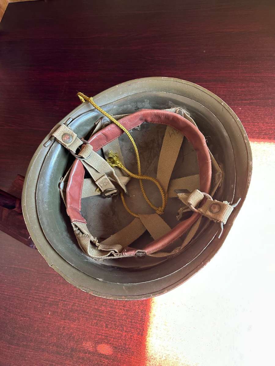 SADF PERIOD "STAALDAK" COMPLETE WITH CHIN STRAP AND MOSDOP