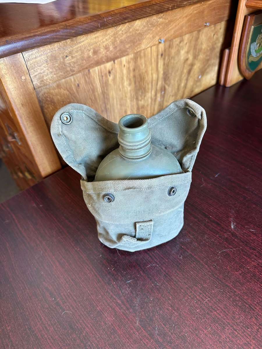 SADF PERIOD WATER BOTTLE WITH FIRE BUCKET AND POUCH-NO LID