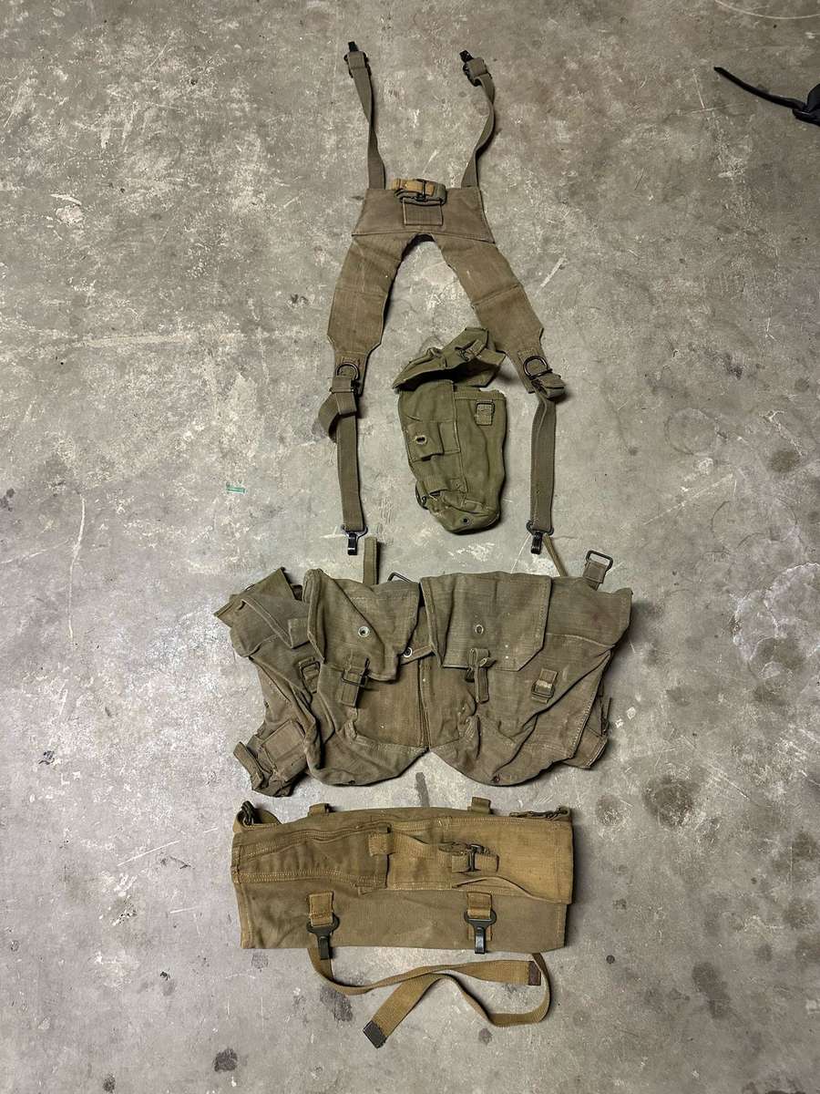 RHODESIAN PATTERN 62 WEBBING YOKE-KIDNEY POUCHES-AMMO POUCH AND GROUND SHEET HOLDER