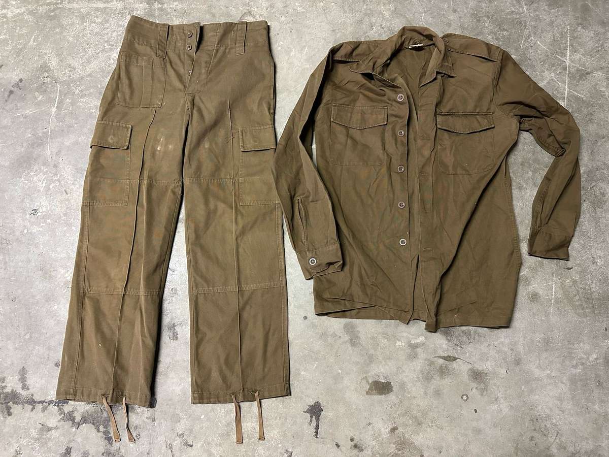NUTRIA TROUSERS-SIZE 30-PIPE LENGTH OF 69CM-LONG SLEEVE SHIRT SIZE MEDIUM-MEASURES 55CM ARMPIT TO AR