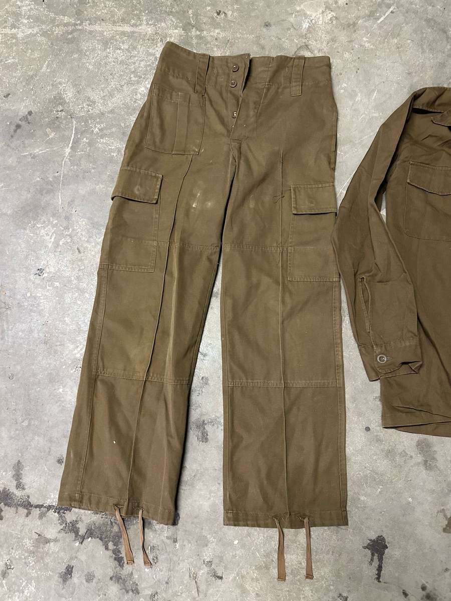 NUTRIA TROUSERS-SIZE 30-PIPE LENGTH OF 69CM-LONG SLEEVE SHIRT SIZE MEDIUM-MEASURES 55CM ARMPIT TO AR