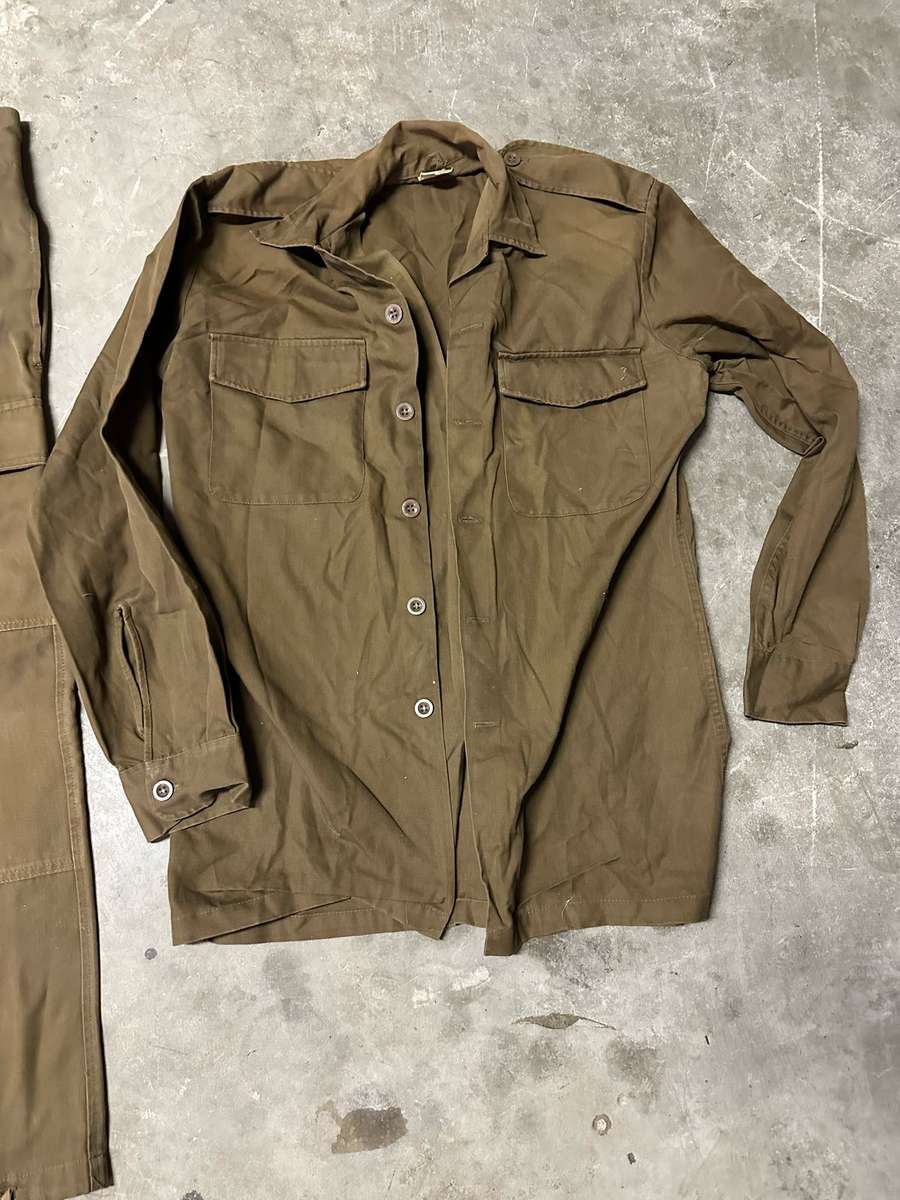 NUTRIA TROUSERS-SIZE 30-PIPE LENGTH OF 69CM-LONG SLEEVE SHIRT SIZE MEDIUM-MEASURES 55CM ARMPIT TO AR