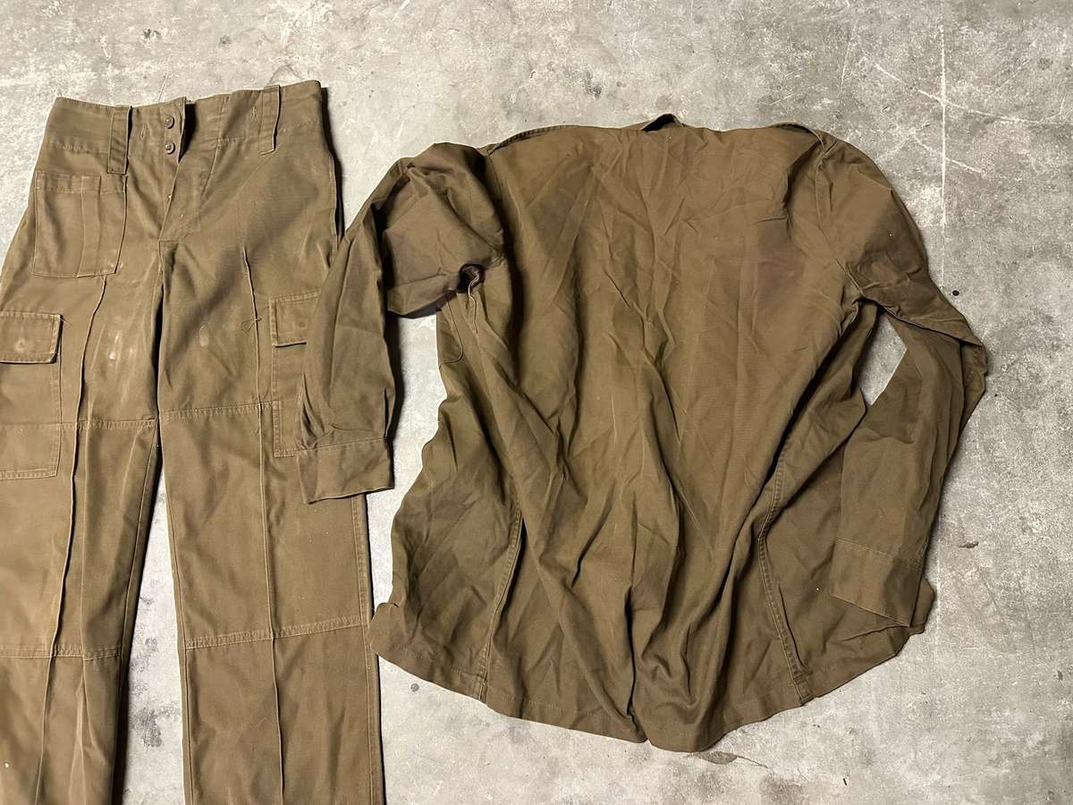 NUTRIA TROUSERS-SIZE 30-PIPE LENGTH OF 69CM-LONG SLEEVE SHIRT SIZE MEDIUM-MEASURES 55CM ARMPIT TO AR