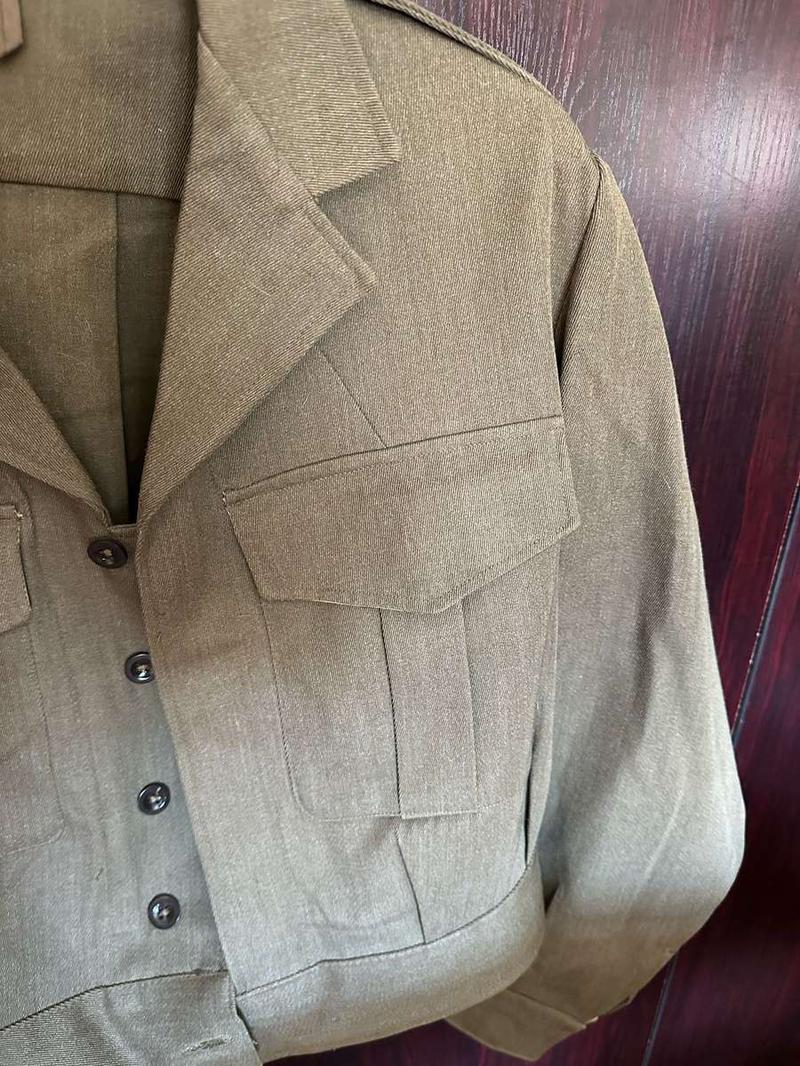 BUNNY JACKET-LOOKS LIKE SIZE 380-MEASURES 53 CM ARMPIT TO ARMPIT-CONDITION ALMOST MINT