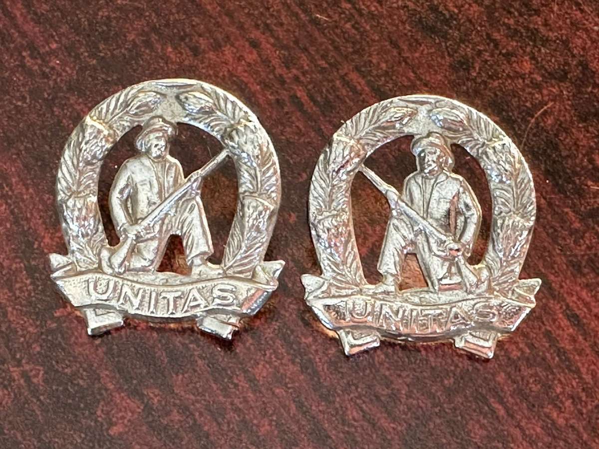 Chrome, commandos,collars. Worn from 1976. Pins complete