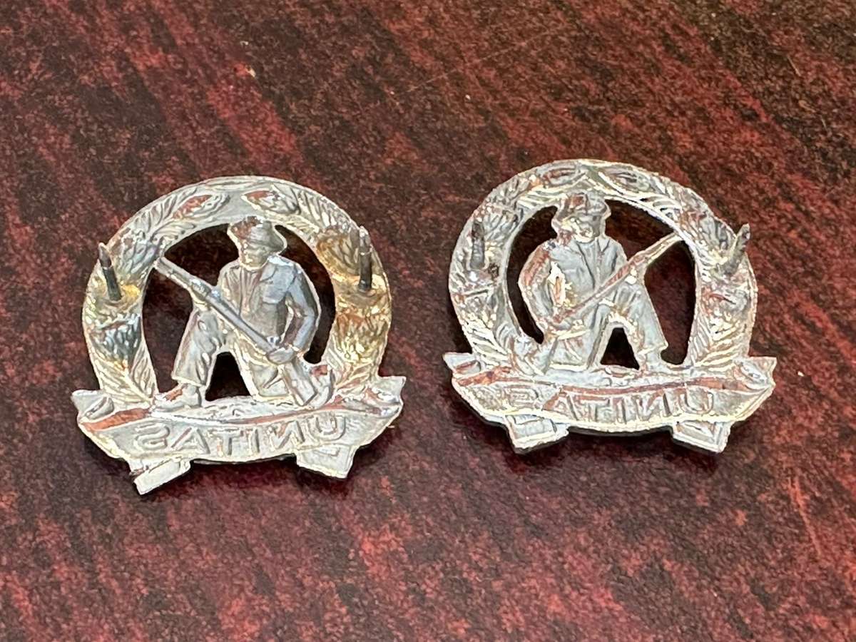 Chrome, commandos,collars. Worn from 1976. Pins complete