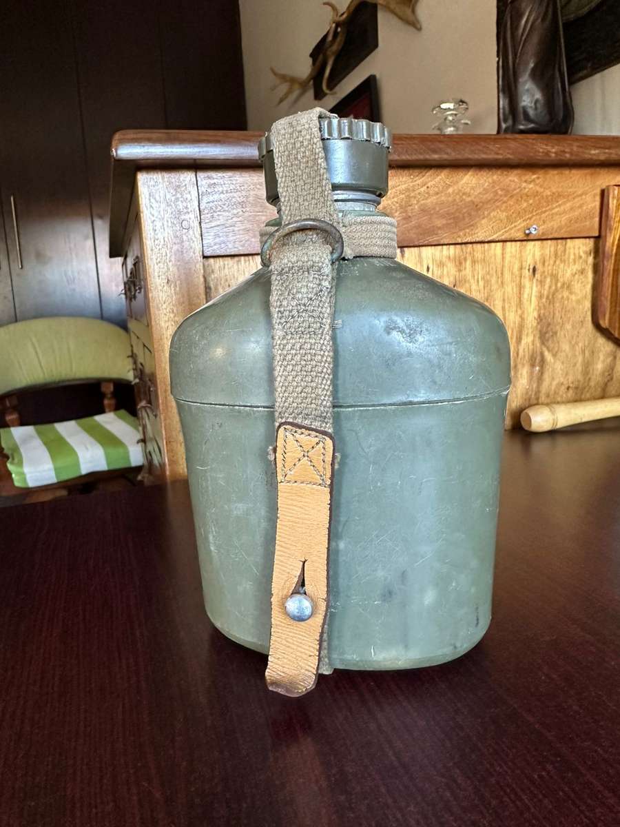 Rhodesian water bottle,complete condition. Pattern 62